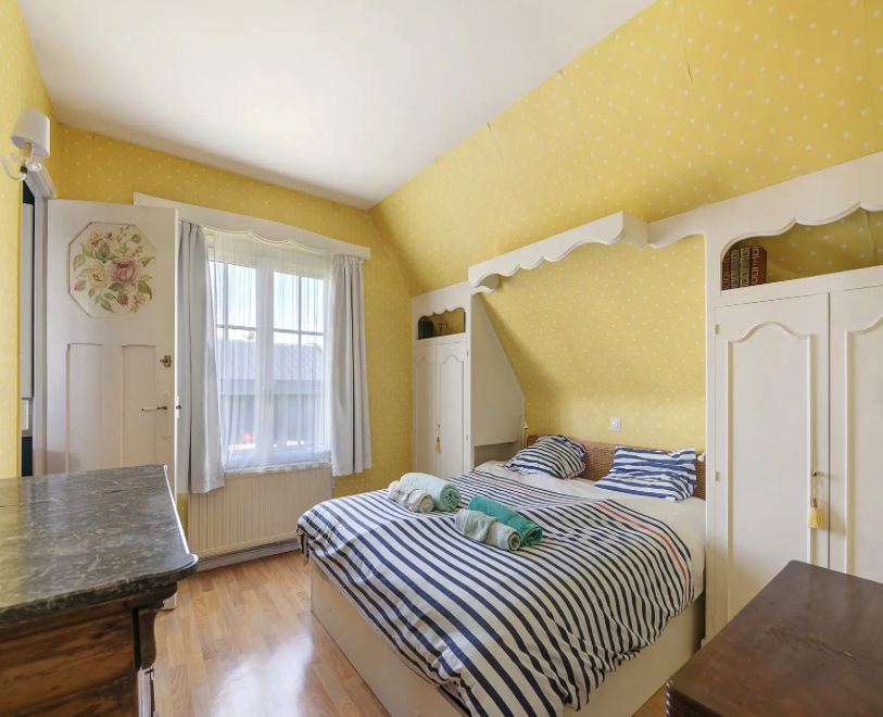 Gele slaapkamer
